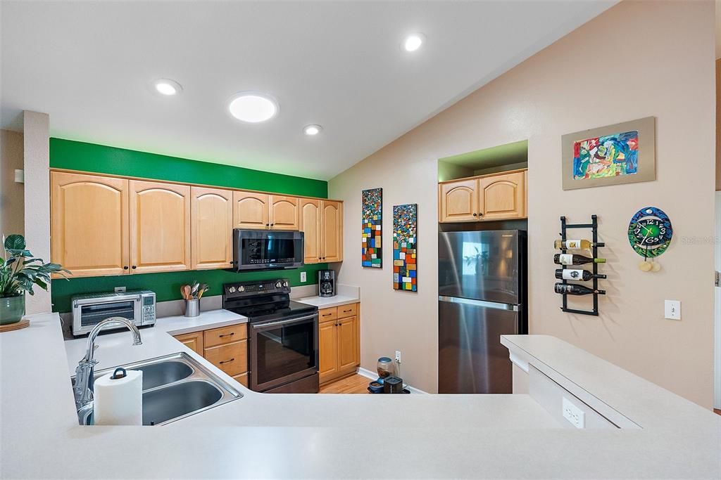 For Sale: $489,900 (2 beds, 2 baths, 1085 Square Feet)