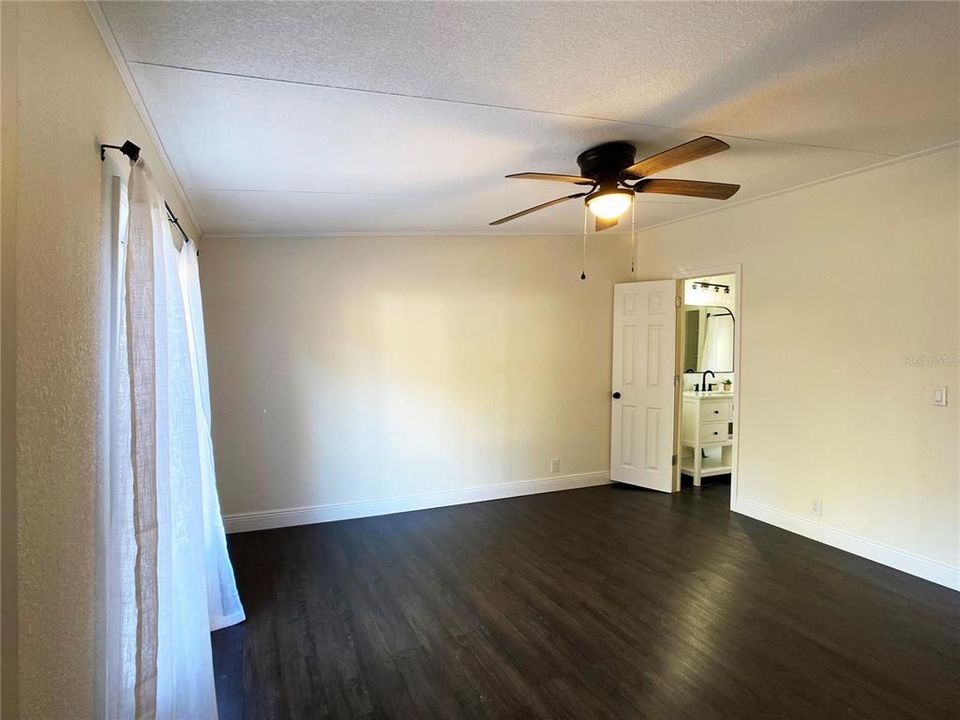 For Sale: $182,000 (3 beds, 2 baths, 1050 Square Feet)