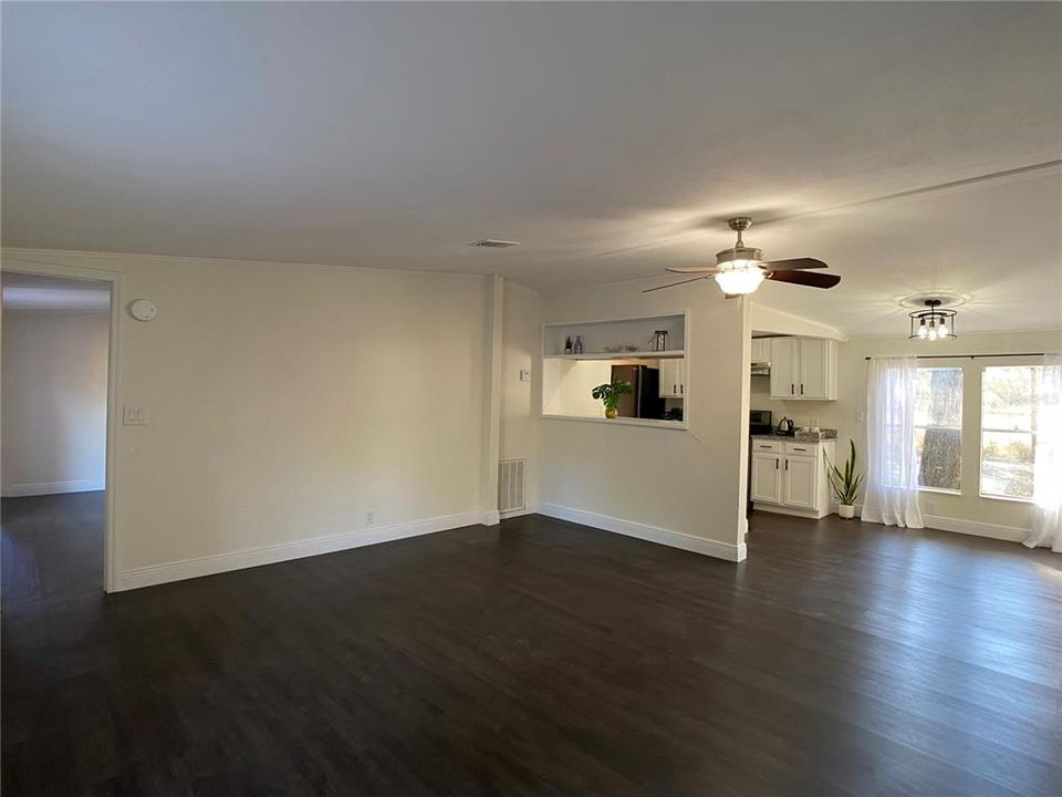 For Sale: $182,000 (3 beds, 2 baths, 1050 Square Feet)