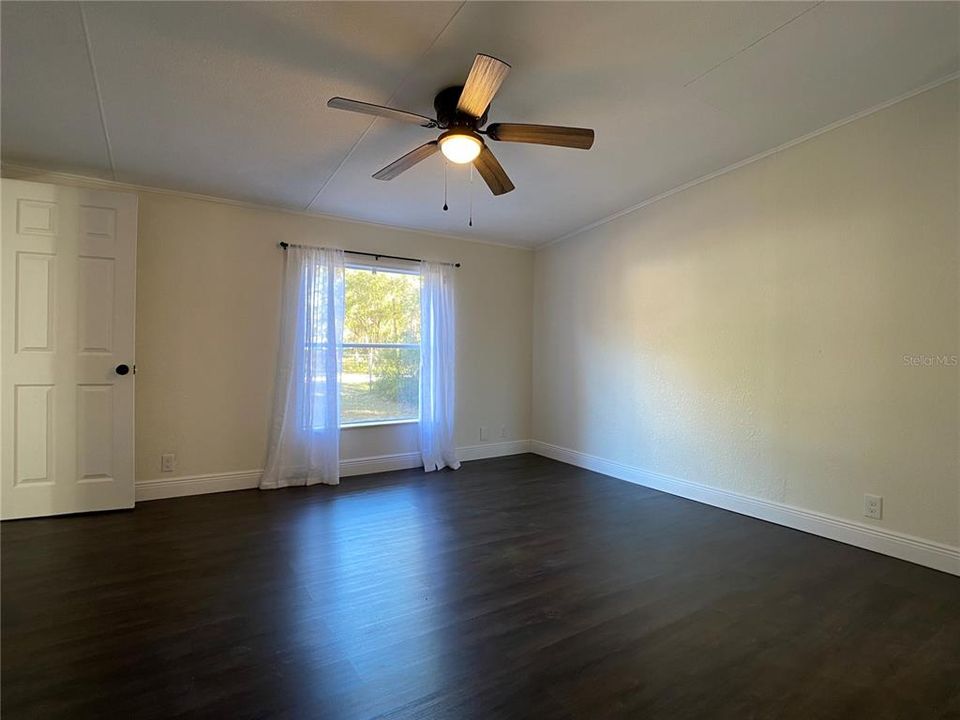 For Sale: $182,000 (3 beds, 2 baths, 1050 Square Feet)