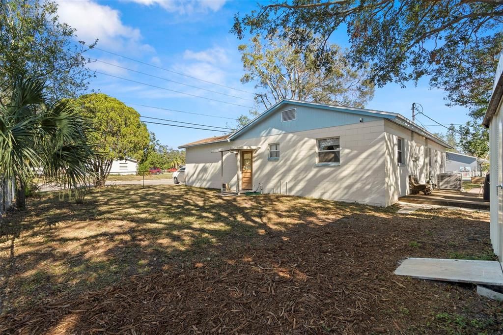 For Sale: $349,000 (3 beds, 1 baths, 1013 Square Feet)