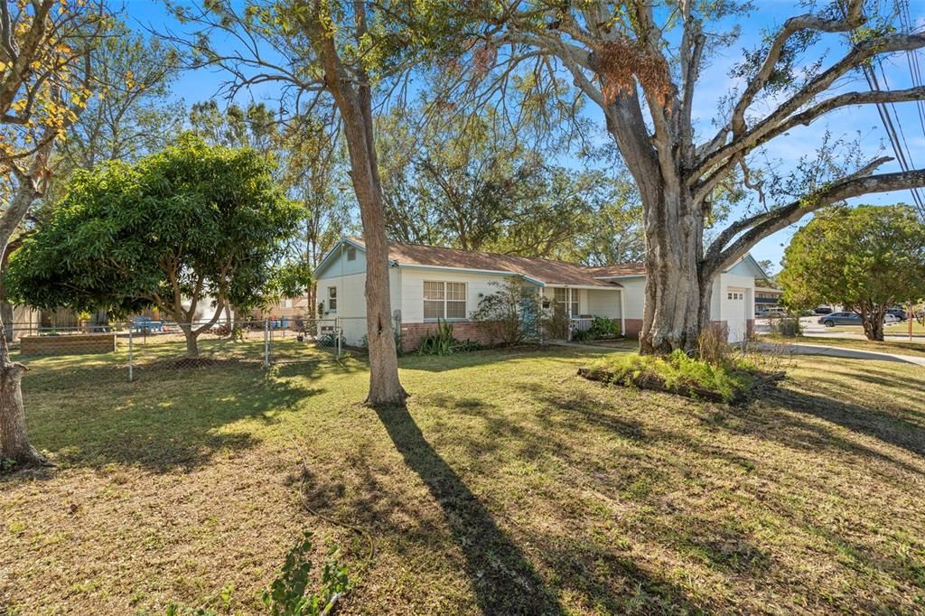 For Sale: $349,000 (3 beds, 1 baths, 1013 Square Feet)