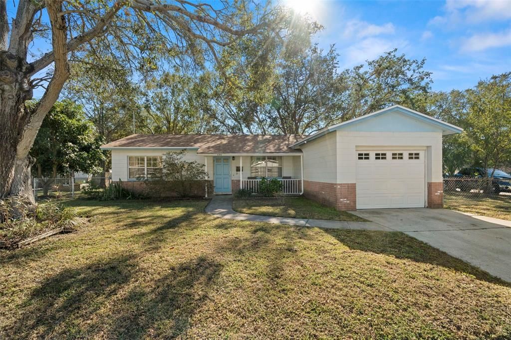 For Sale: $349,000 (3 beds, 1 baths, 1013 Square Feet)