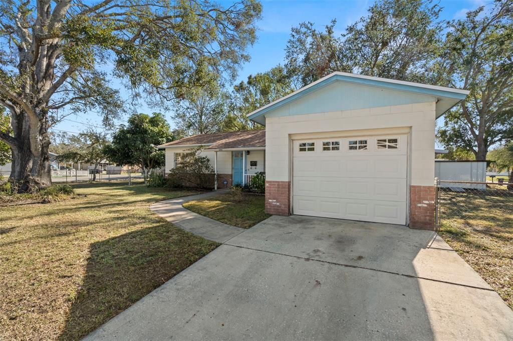 For Sale: $349,000 (3 beds, 1 baths, 1013 Square Feet)