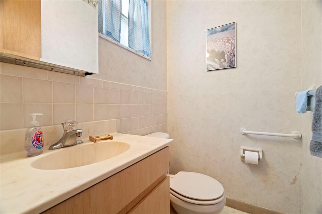 For Sale: $349,000 (3 beds, 1 baths, 1013 Square Feet)