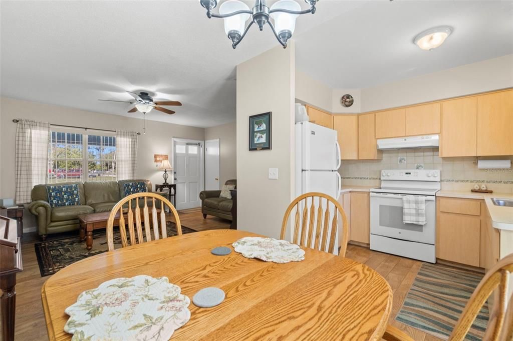 For Sale: $349,000 (3 beds, 1 baths, 1013 Square Feet)