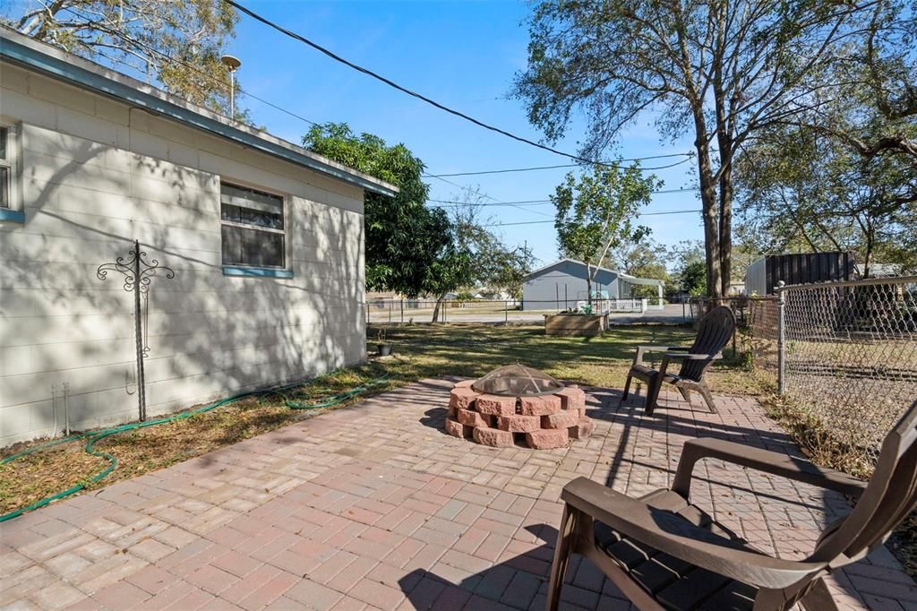 For Sale: $349,000 (3 beds, 1 baths, 1013 Square Feet)