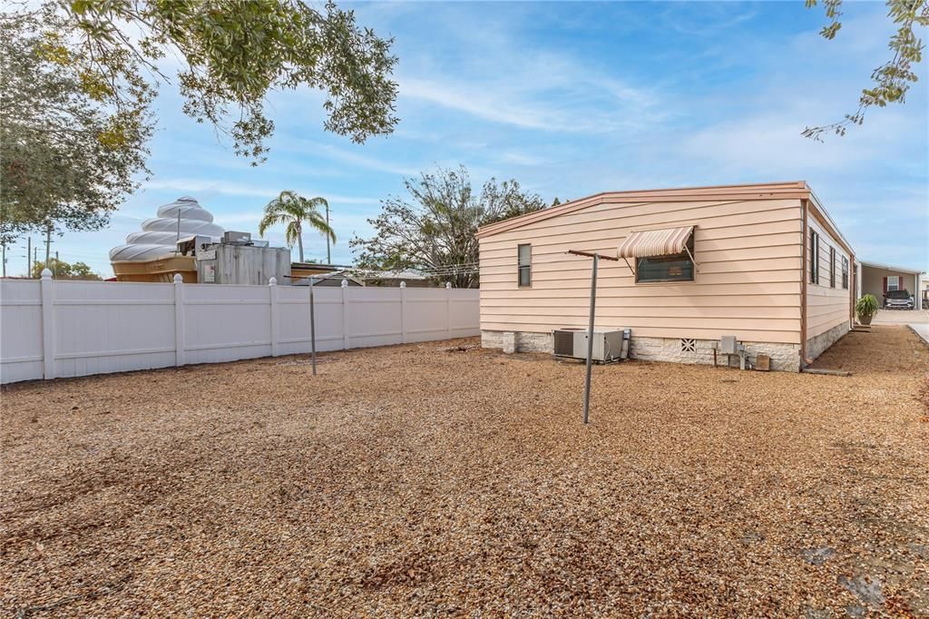 Spacious backyard, low/no maintenance