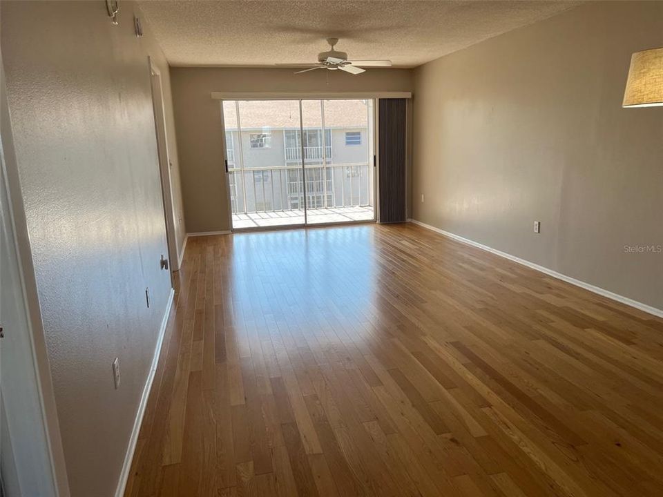 For Sale: $139,500 (2 beds, 2 baths, 978 Square Feet)