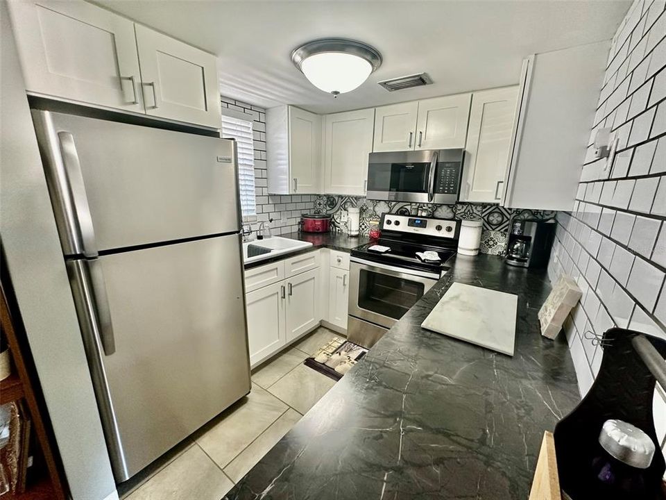 For Sale: $75,000 (1 beds, 1 baths, 672 Square Feet)