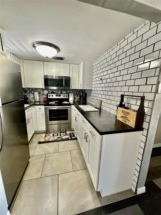 For Sale: $75,000 (1 beds, 1 baths, 672 Square Feet)