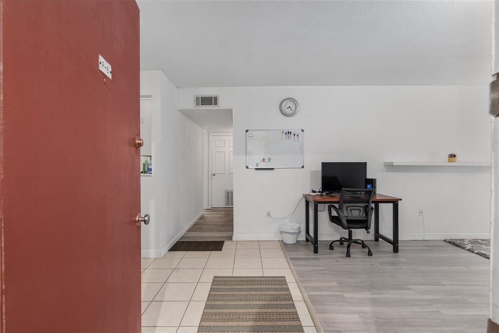 For Sale: $141,500 (1 beds, 1 baths, 642 Square Feet)