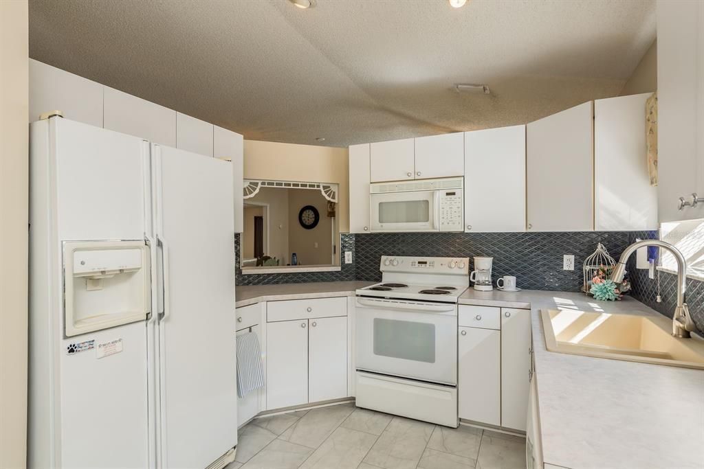 For Sale: $299,000 (2 beds, 2 baths, 1474 Square Feet)