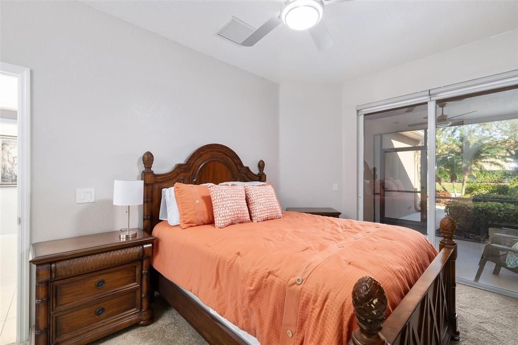 For Sale: $300,000 (2 beds, 2 baths, 1270 Square Feet)