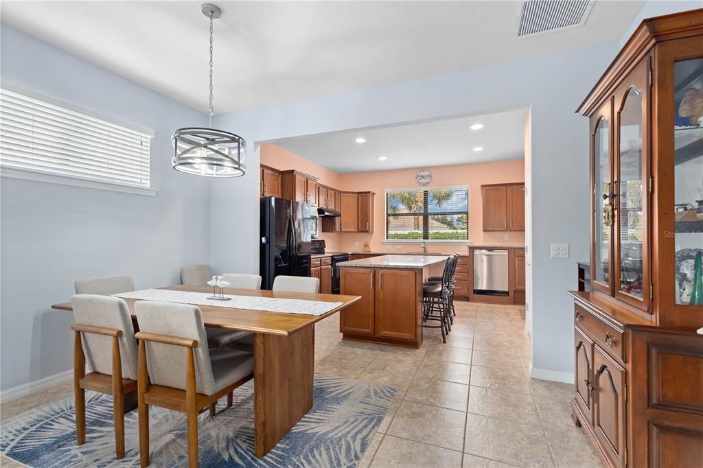 For Sale: $415,000 (2 beds, 2 baths, 1437 Square Feet)