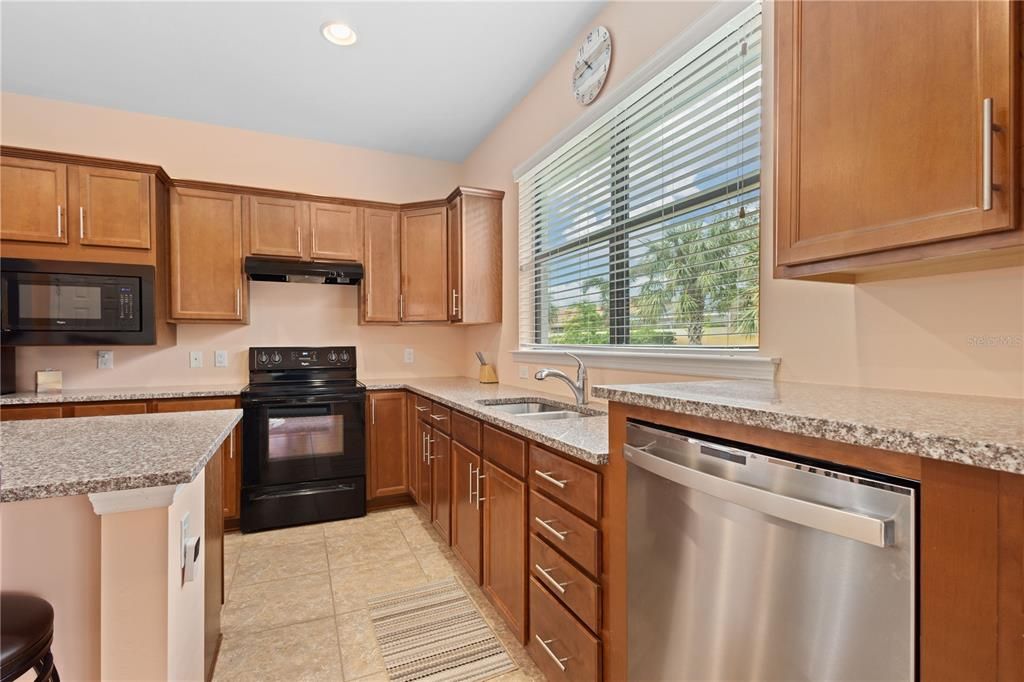 For Sale: $415,000 (2 beds, 2 baths, 1437 Square Feet)