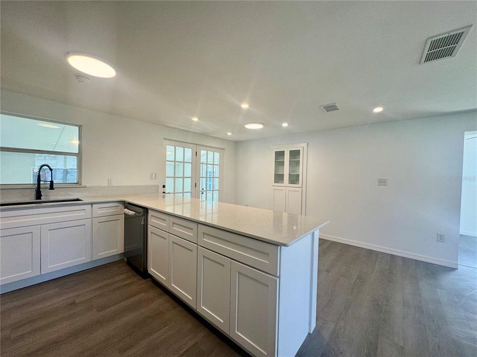 For Sale: $359,900 (3 beds, 2 baths, 1609 Square Feet)