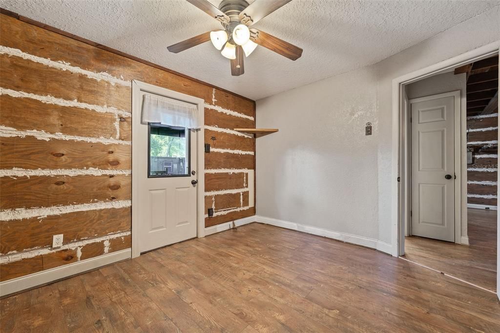 For Sale: $259,000 (2 beds, 1 baths, 672 Square Feet)