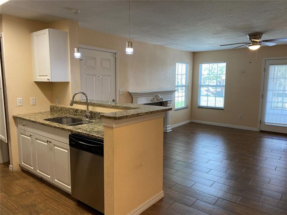 For Rent: $1,550 (2 beds, 2 baths, 935 Square Feet)