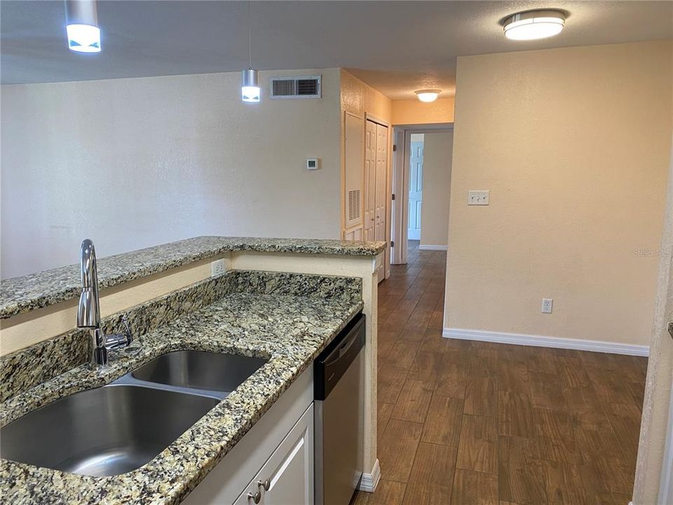 For Rent: $1,550 (2 beds, 2 baths, 935 Square Feet)