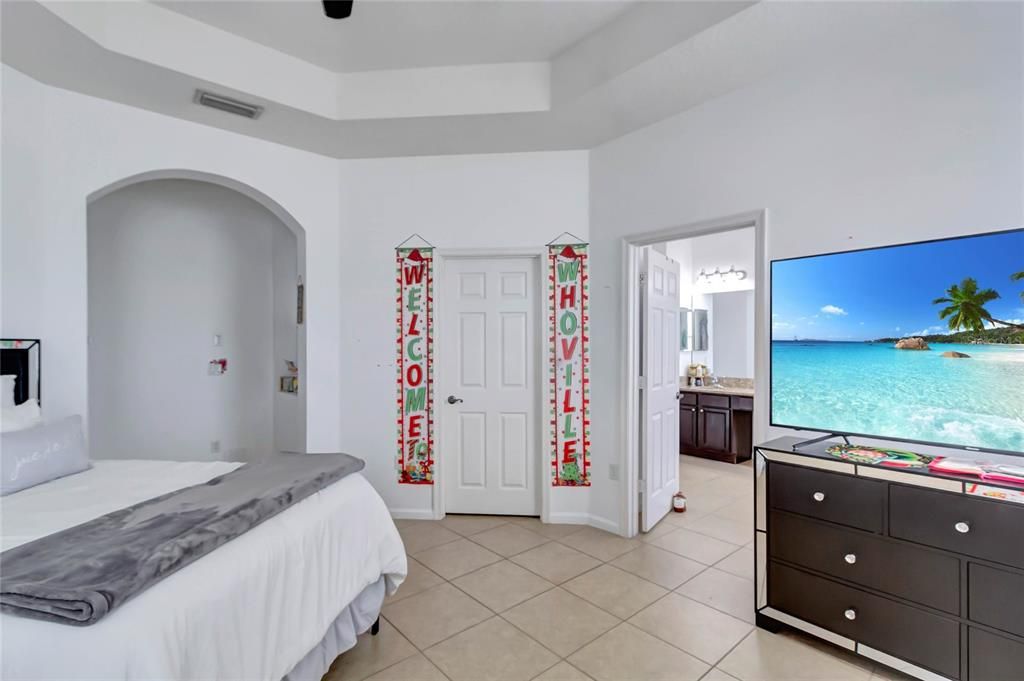 Master Bedroom walk in closet