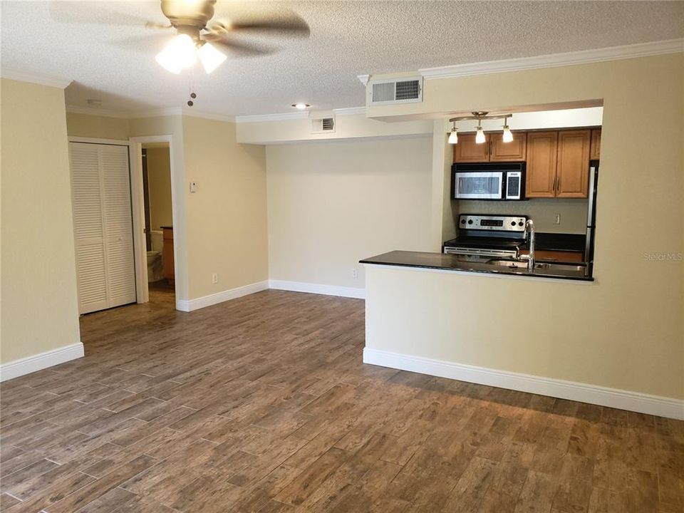 For Rent: $1,900 (2 beds, 2 baths, 948 Square Feet)