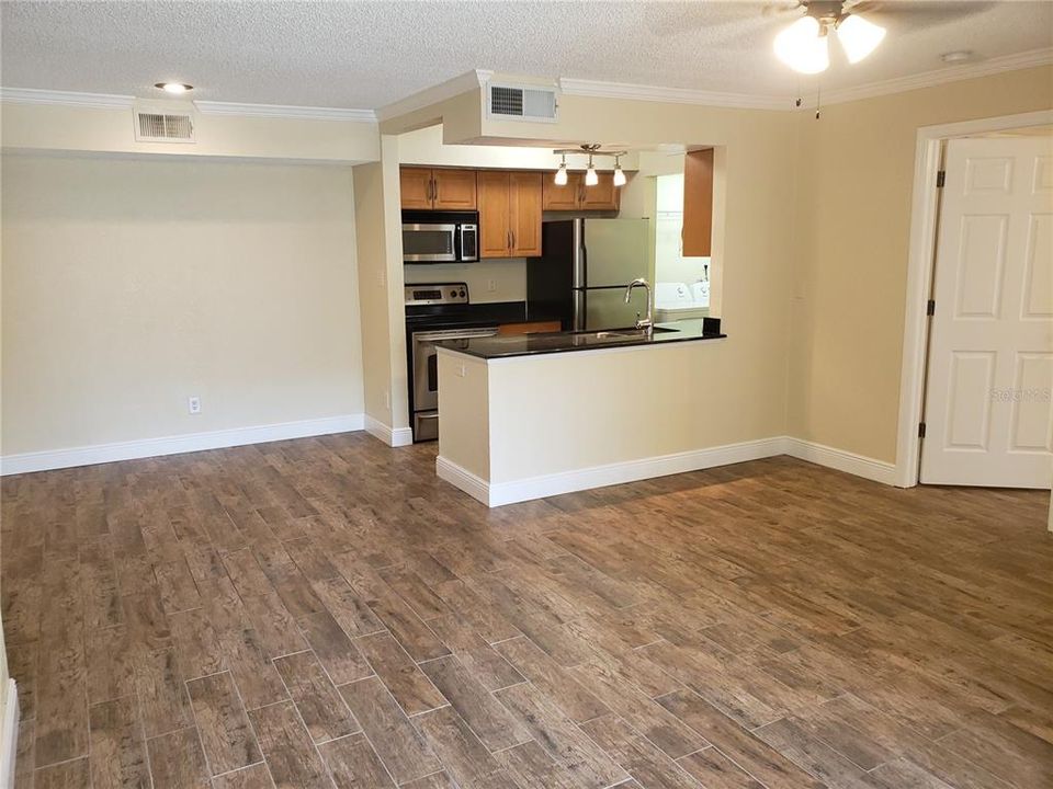 For Rent: $1,900 (2 beds, 2 baths, 948 Square Feet)