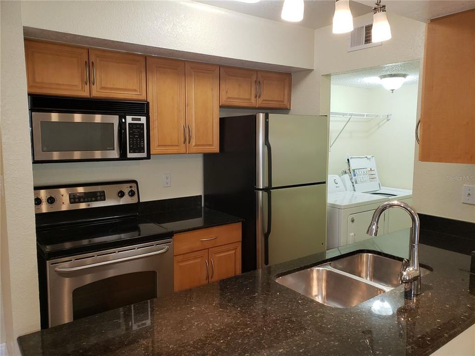 For Rent: $1,900 (2 beds, 2 baths, 948 Square Feet)