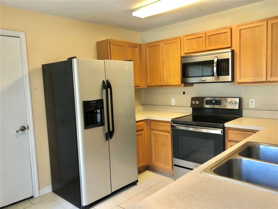 Active With Contract: $2,400 (2 beds, 2 baths, 1744 Square Feet)