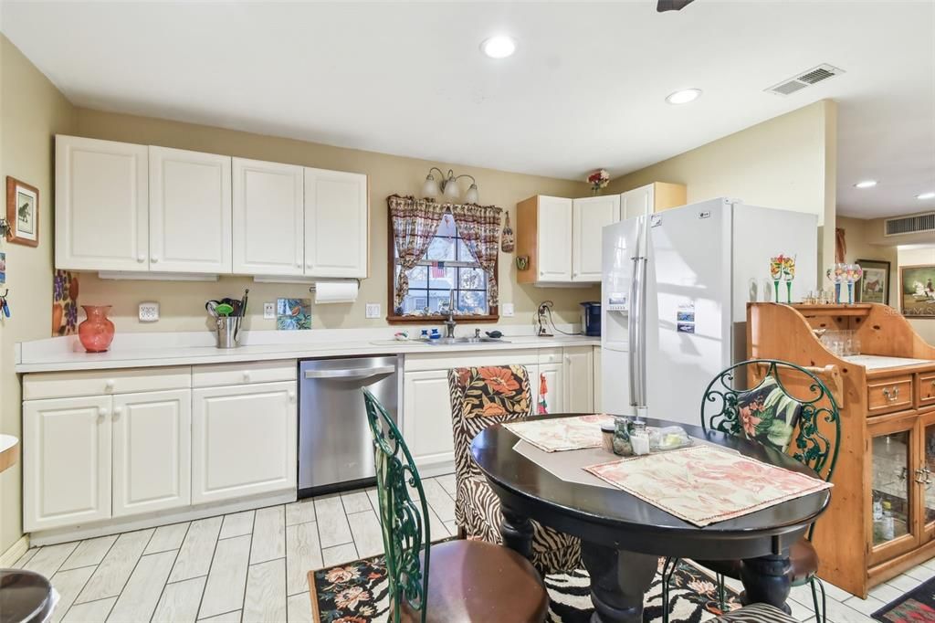 For Sale: $425,000 (3 beds, 1 baths, 1248 Square Feet)