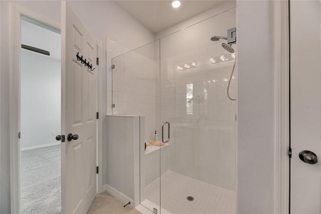 Tile shower with bench