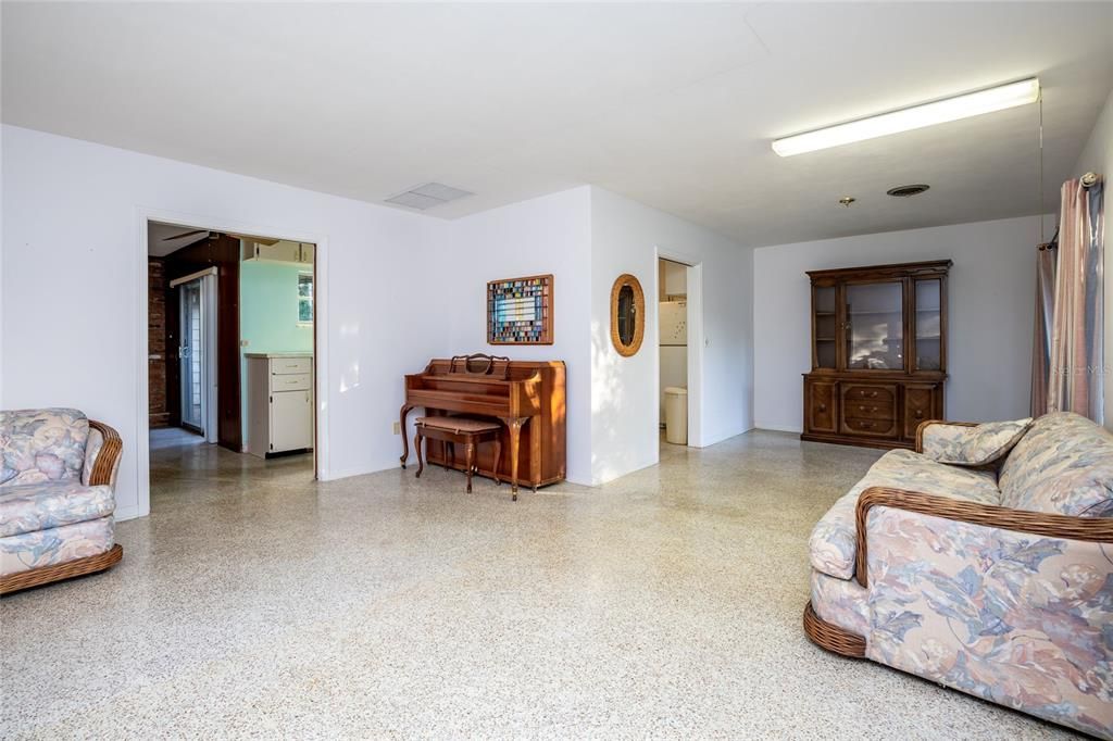 For Sale: $480,000 (3 beds, 2 baths, 2079 Square Feet)