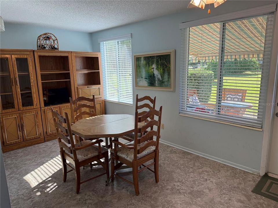 For Sale: $189,900 (2 beds, 2 baths, 1100 Square Feet)