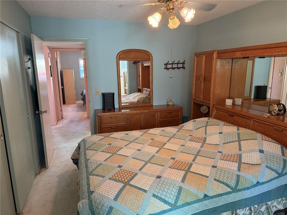 For Sale: $189,900 (2 beds, 2 baths, 1100 Square Feet)