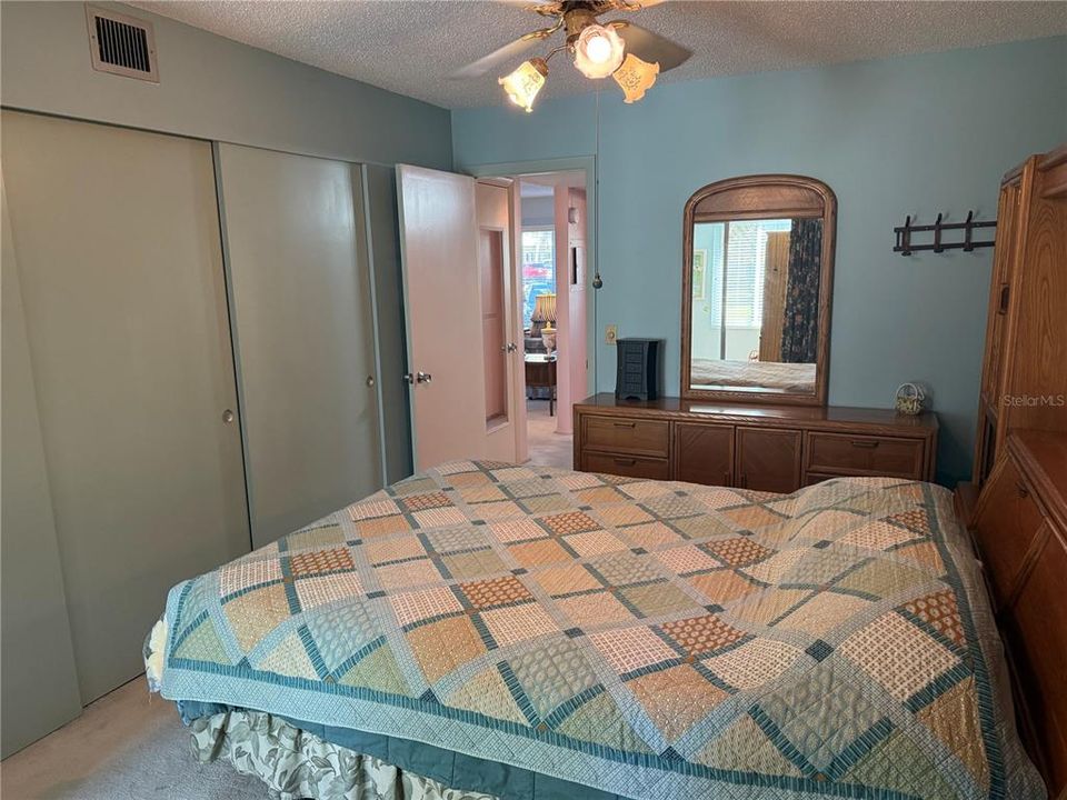 For Sale: $189,900 (2 beds, 2 baths, 1100 Square Feet)