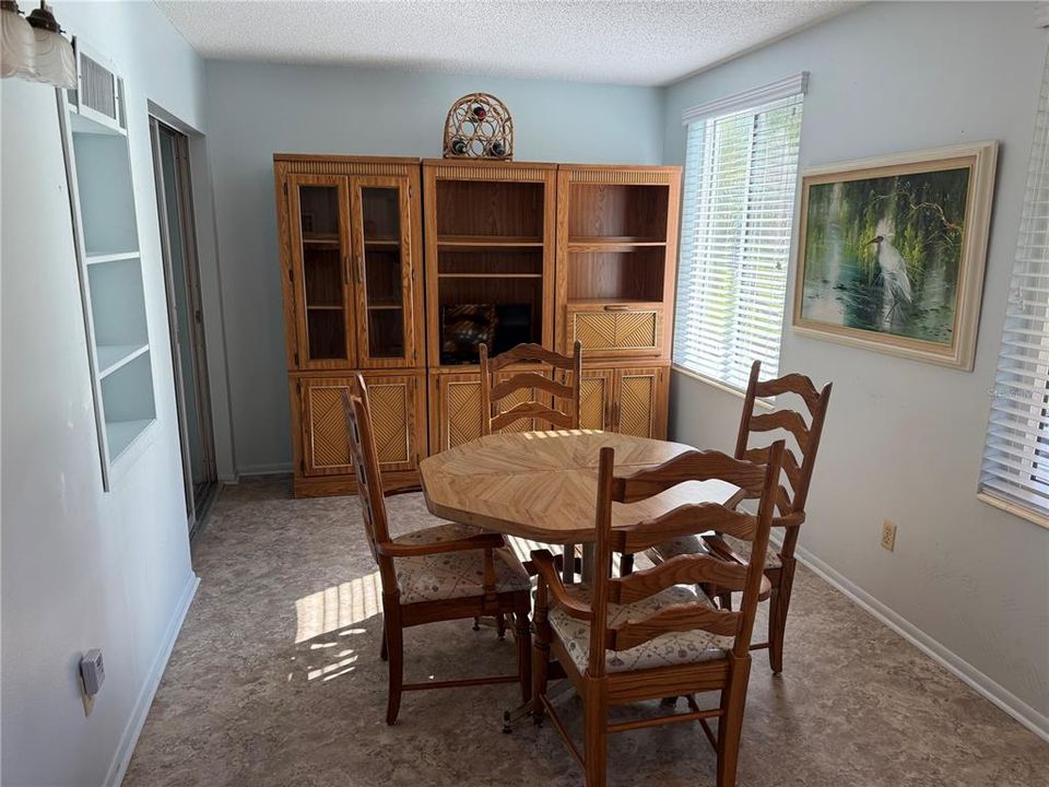 For Sale: $189,900 (2 beds, 2 baths, 1100 Square Feet)