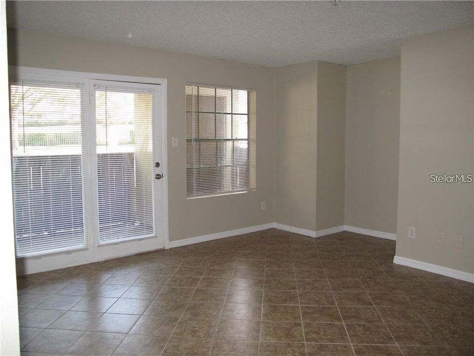 For Rent: $1,600 (2 beds, 1 baths, 828 Square Feet)