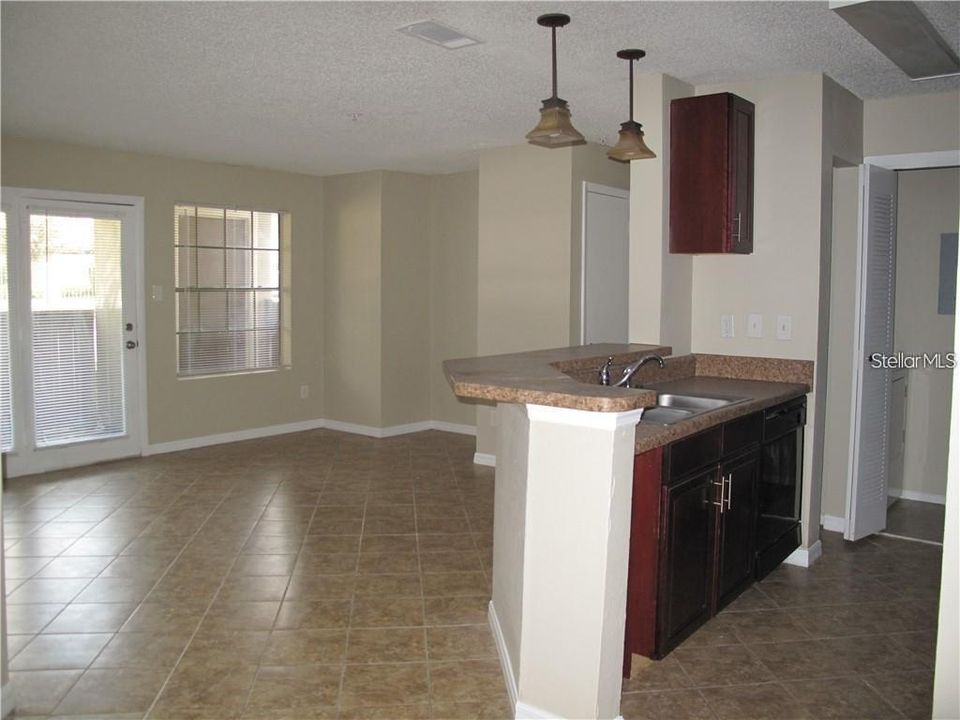 For Rent: $1,600 (2 beds, 1 baths, 828 Square Feet)