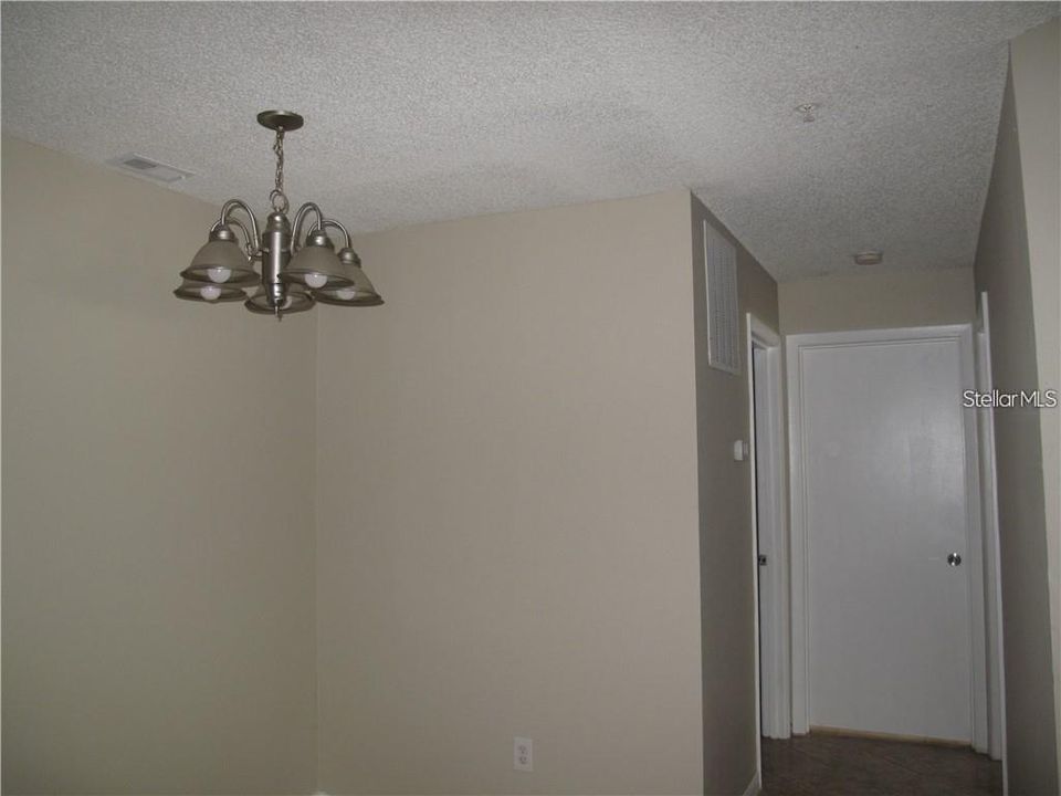 For Rent: $1,600 (2 beds, 1 baths, 828 Square Feet)