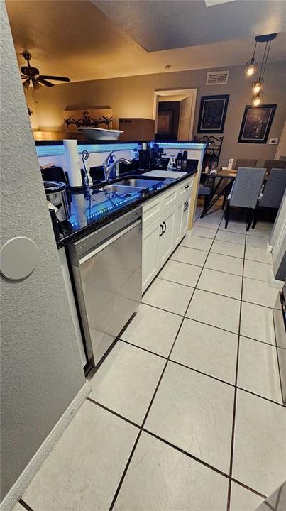 For Sale: $247,500 (2 beds, 2 baths, 937 Square Feet)