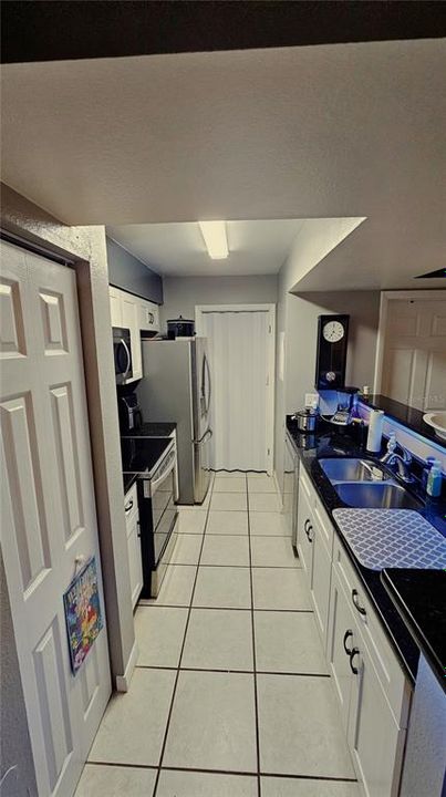 For Sale: $247,500 (2 beds, 2 baths, 937 Square Feet)