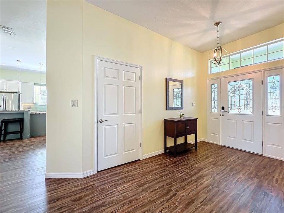 For Sale: $360,000 (2 beds, 2 baths, 1878 Square Feet)