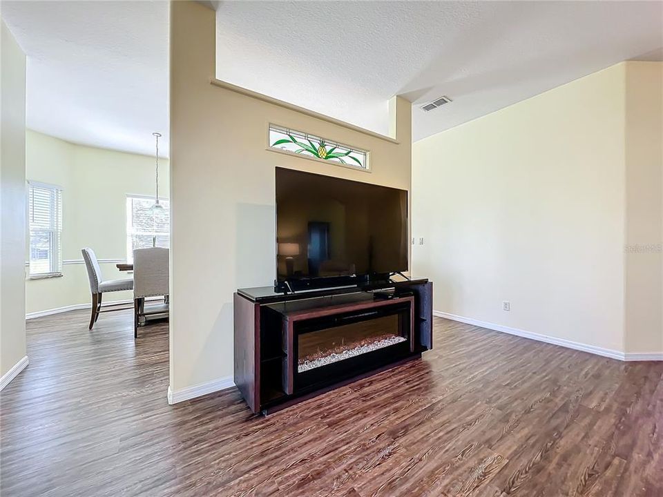 For Sale: $360,000 (2 beds, 2 baths, 1878 Square Feet)