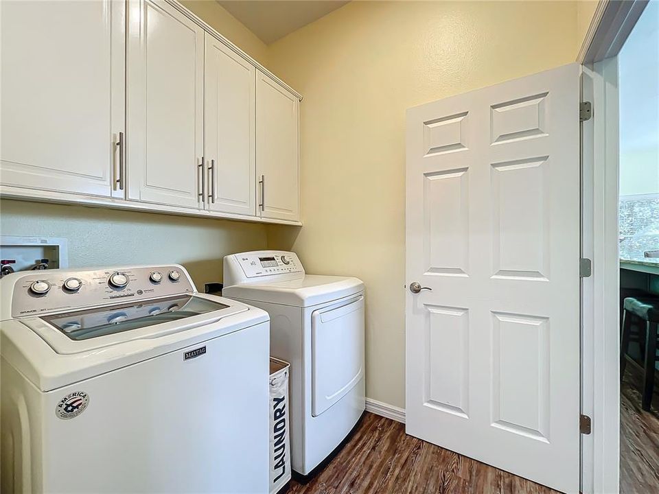 For Sale: $360,000 (2 beds, 2 baths, 1878 Square Feet)