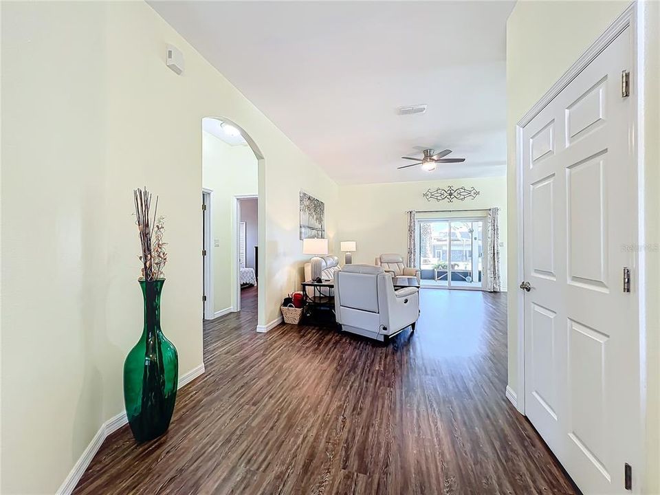 For Sale: $360,000 (2 beds, 2 baths, 1878 Square Feet)