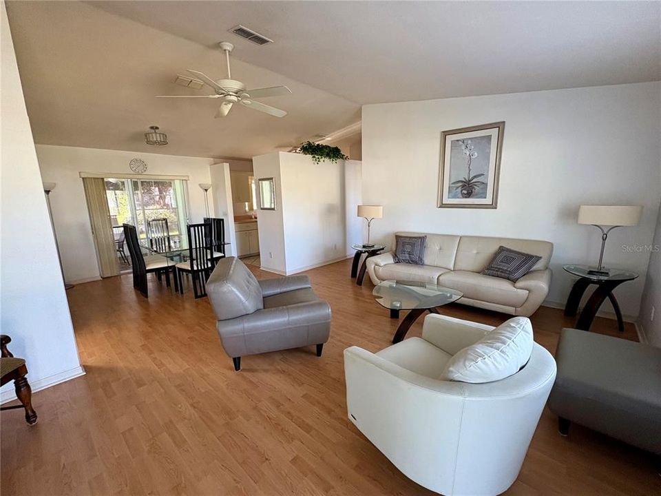 For Sale: $200,000 (2 beds, 2 baths, 1278 Square Feet)