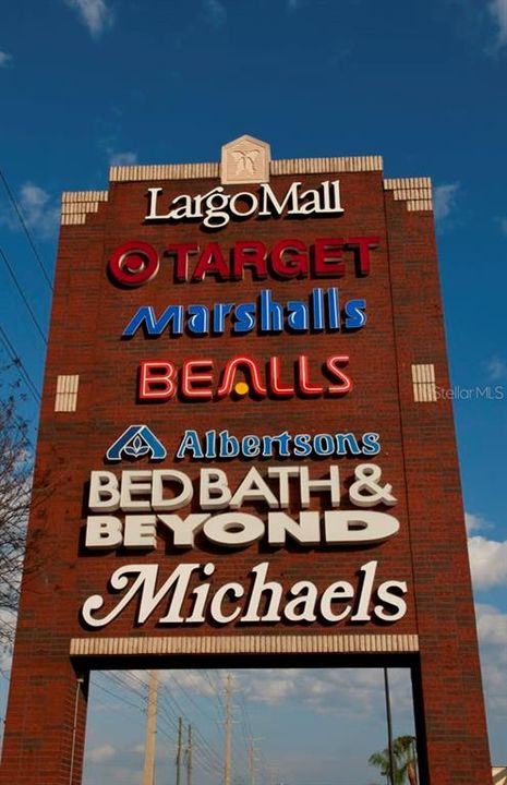 Largo shopping mall only 10 mins away.