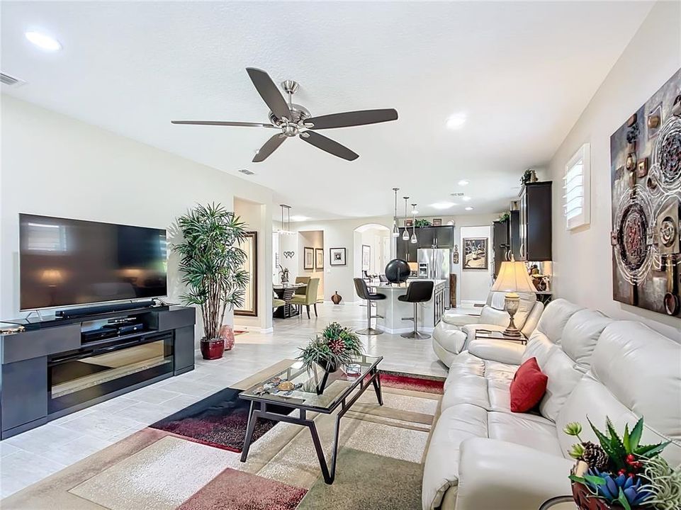 For Sale: $494,400 (2 beds, 2 baths, 2164 Square Feet)