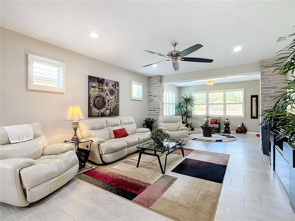 For Sale: $494,400 (2 beds, 2 baths, 2164 Square Feet)