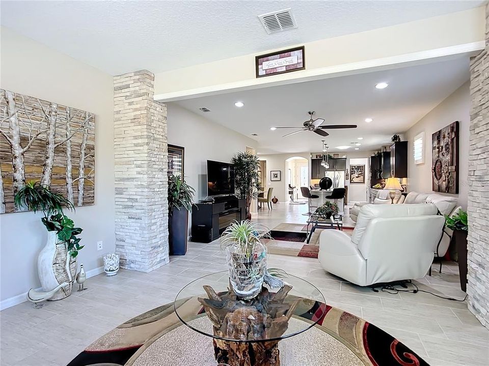 For Sale: $494,400 (2 beds, 2 baths, 2164 Square Feet)